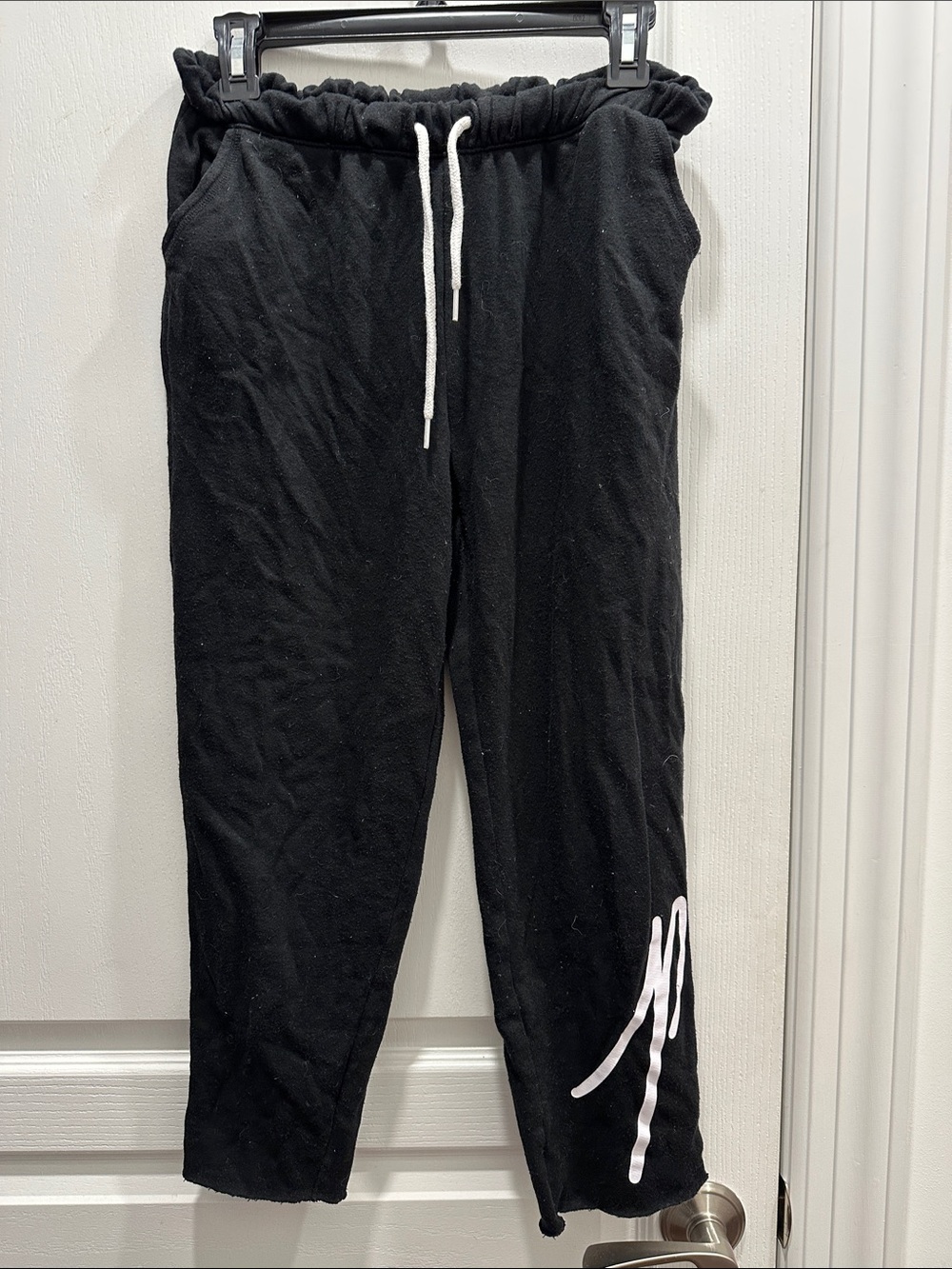 PINK Victoria's Secret Black Cropped Drawstring Lounge Pants W pink Written